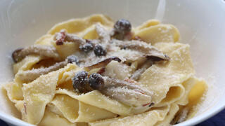 פסטה ברוטב שמנת ופטריות עם אנדיב