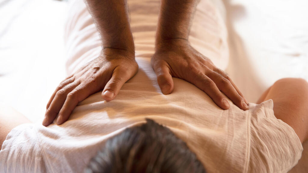 משחרר חסימות. שיאצו (shutterstock) טיפול שיאצו