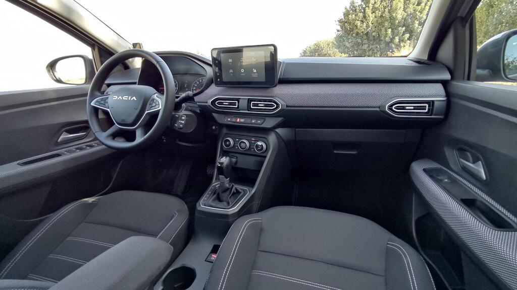 The interior of the Dacia Logan (Photo: Noam Rayen) The interior of the Dacia Logan