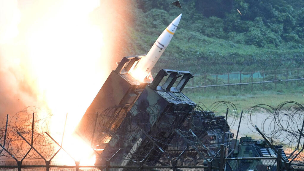 טיל ATACMS מתוצרת ארה"ב (צילום: AFP PHOTO / SOUTH KOREAN DEFENCE MINISTRY) טיל ATACMS מתוצרת ארה"ב