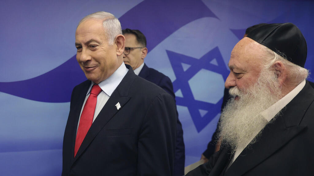 ח"כ גולדקנופף ורה"מ נתניהו (צילום: Abir Sultan/Pool Photo via AP) נתניהו וגולדקנופף