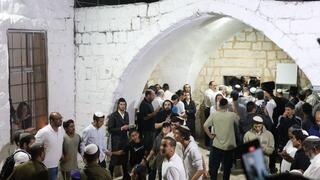 בזמן הפרות הסדר בלילה בשכם, היו מתפללים בקבר יוסף  
