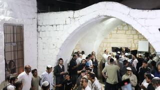 בזמן הפרות הסדר בלילה בשכם, היו מתפללים בקבר יוסף  