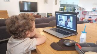 גור רימון לומד בזום