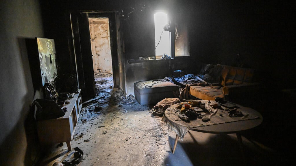 Homes were burned with their residents inside (Photo: Alexi J. Rosenfeld/Getty Images) בתים בכפר עזה