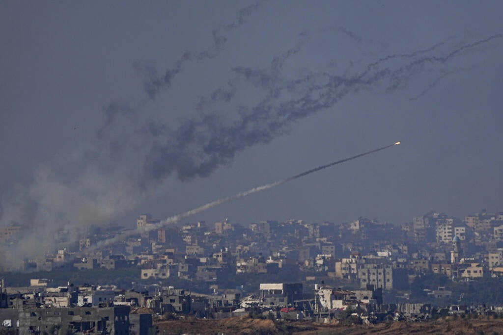 "המבחן נערך בצל אירוע משברי". ירי רקטות מעזה (צילום: AP / Ariel Schalit) ירי רקטות מעזה