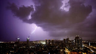 ברקים בשמי תל אביב ברקים בשמי תל אביב