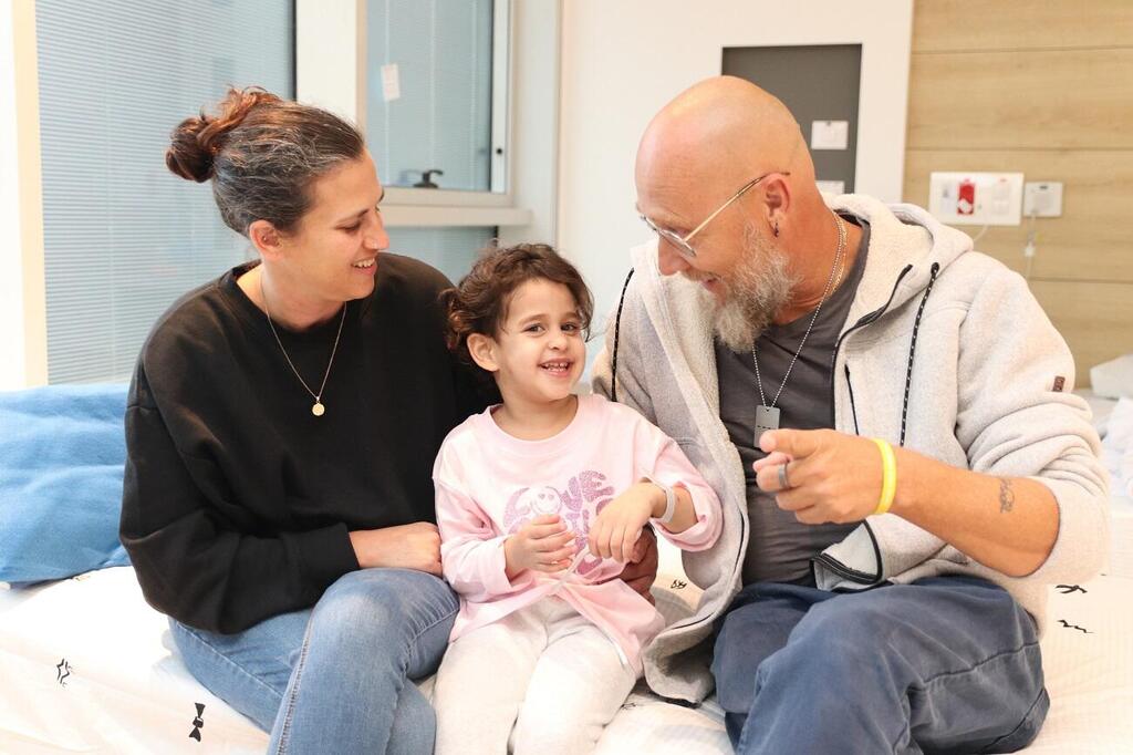 אביגיל עם לירון וזולי מור בבית החולים