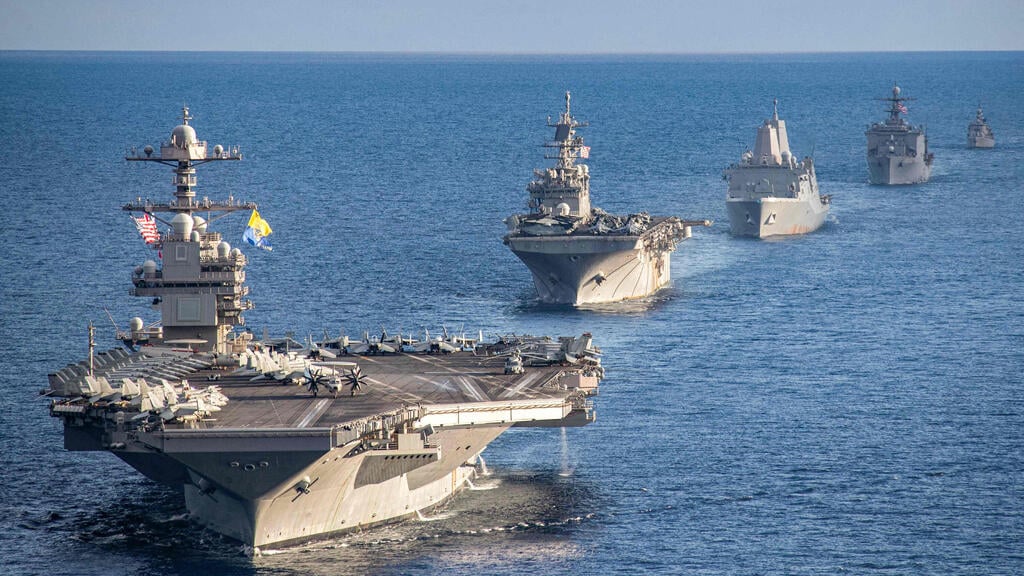 The aircraft carrier Gerald R. Ford is also en route to the region (Photo: Maxwell Orlosky / US DEPARTMENT OF DEFENSE / AFP) נושאת המטוסים נושאת מטוסים ג'רלד פורד שטה עם ספינות מלחמה ספינה שמלוות אותה באזור הים התיכון ב-31 בדצמבר בצל ההחלטה האמריקנית להוציא אותה מהאזור ולהחזירה ל ארה"ב