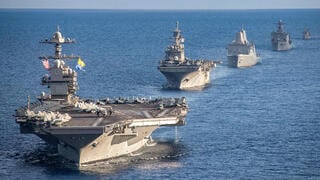 נושאת המטוסים נושאת מטוסים ג'רלד פורד שטה עם ספינות מלחמה ספינה שמלוות אותה באזור הים התיכון ב-31 בדצמבר בצל ההחלטה האמריקנית להוציא אותה מהאזור ולהחזירה ל ארה"ב