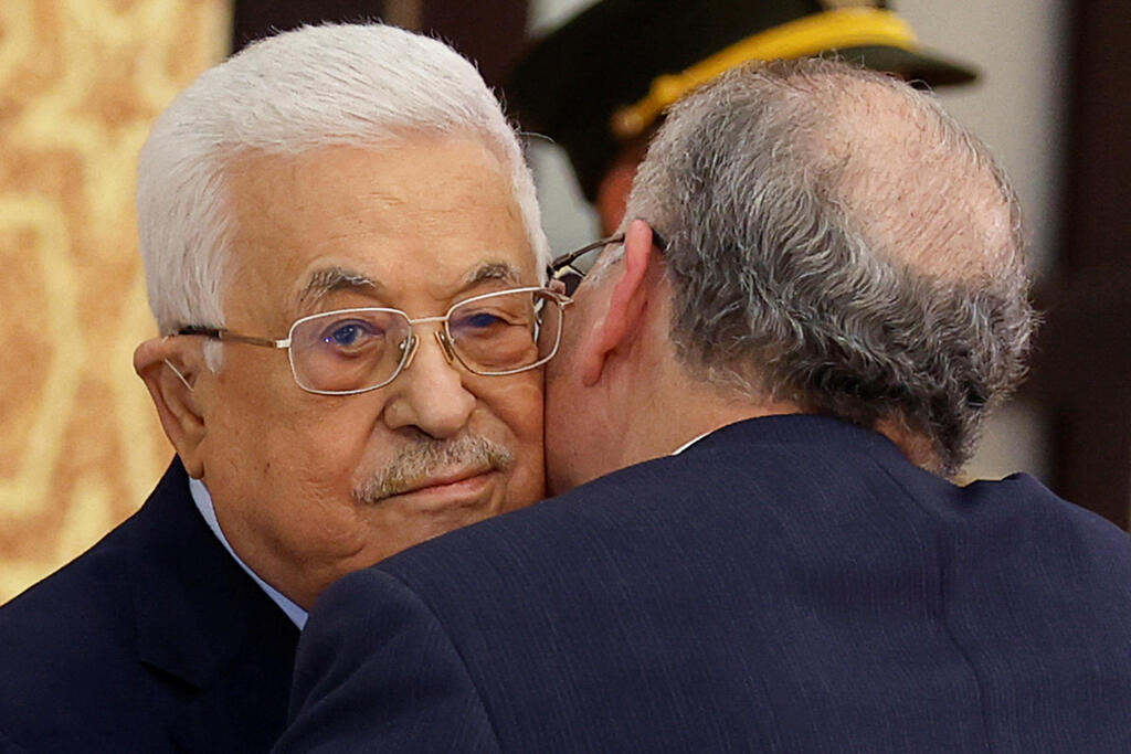 Mahmoud Abbas (Photo: Reuters/Mohammed Torokman) אבו מאזן בטקס השבעה לקבינט ברמאללה