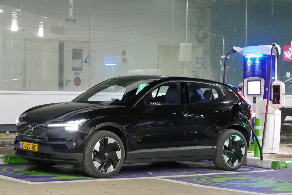 אלף נהגי וולוו EX30 חשמלית בישראל: הטעינה מוגבלת ואין חלקי חילוף