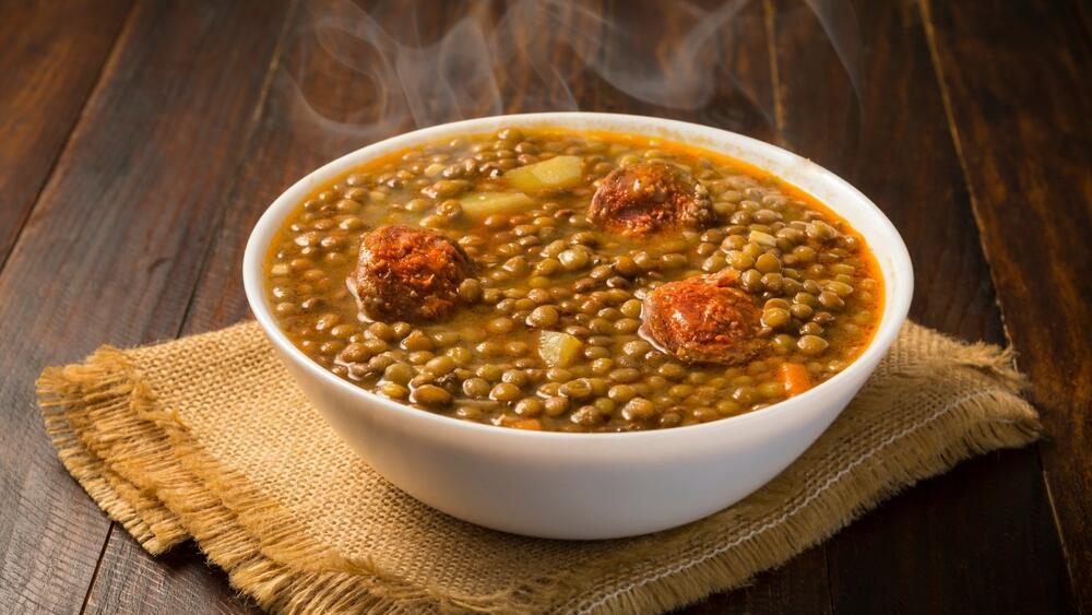 הוספת 2 מנות קטניות בשבוע מפחיתה סיכון לסוכרת סוג 2. תבשיל עדשים (צילום: shutterstock) עדשים קטניות