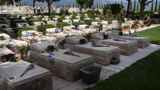 משפחות שכולות לחברי קואליציה: "אל תהפכו קברים לבמה פוליטית"