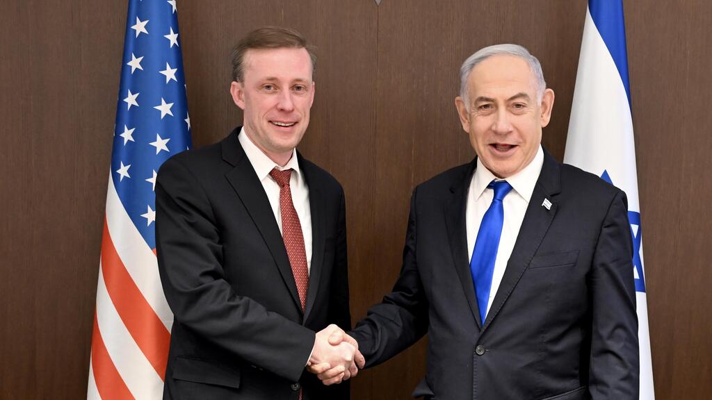 נתניהו יקיים דיון בנוגע לחטופים, סאליבן הודה: "אנחנו עוד לא שם" (צילום: David Azagury, U.S. Embassy Jerusalem) ג'ייק סאליבן ובנימין נתניהו