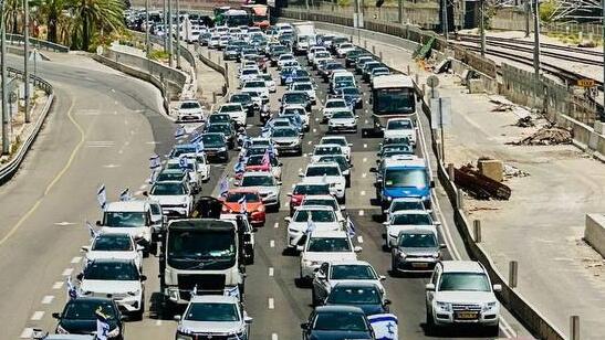 שיירות נהגים ומשאיות נוסעים לאט ברחבי הארץ במטרה לשבש את התנועה