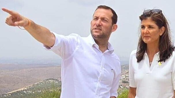 ניקי היילי בסיור בשומרון