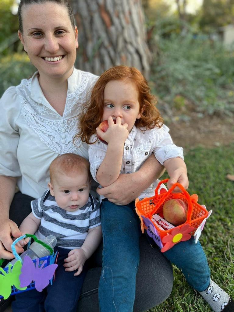 משפחת ביבס (צילום: באדיבות המשפחה) משפחת ביבס חוגגת את שבועות אשתקד