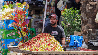 "15 שקלים לאחת": מחסור הסיגריות בעזה - והפיקוח ההדוק שמכניס כסף לחמאס