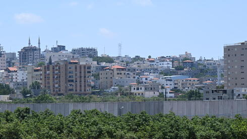 Israelis enter Palestinian towns looking for deals on goods and services