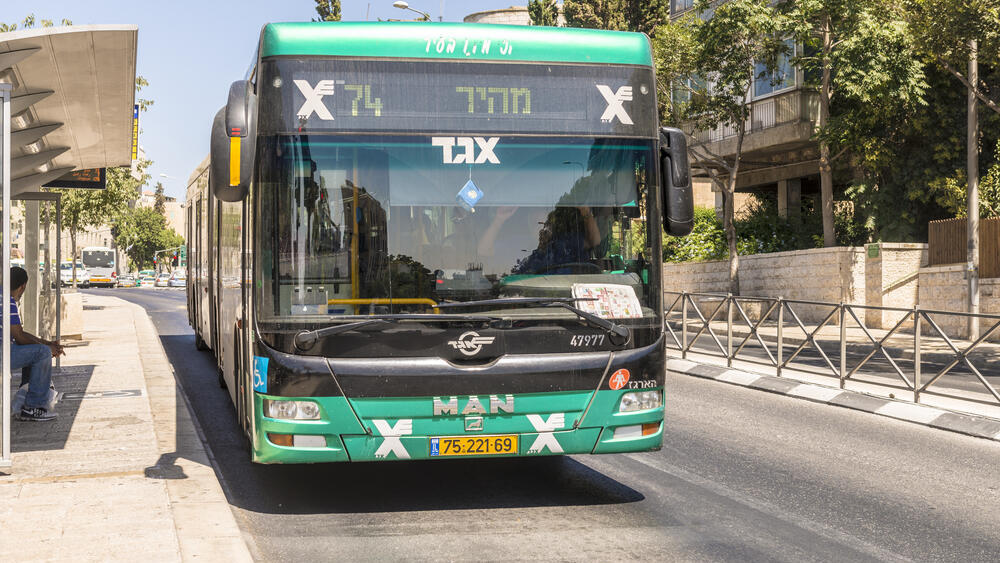 אוטובוס אגד (צילום: Igor Rozhkov \ Shutterstock) אוטובוס אגד אילוס ארכיון