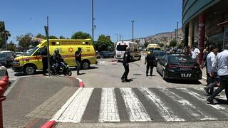 פיגוע דקירה קניון בכרמיאל