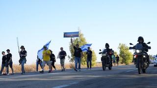 צעדה של משפחות החללים והחטופים מבסיס נחל עוז בקריאה להקמת וועדת חקירה צעדה של משפחות החללים והחטופים מבסיס נחל עוז בקריאה להקמת וועדת חקירה