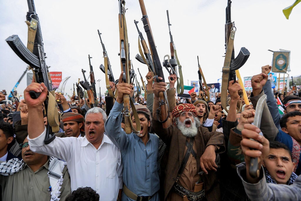 Houthis in Yemen (Photo: MOHAMMED HUWAIS / AFP) חות'ים מפגינים בתימן