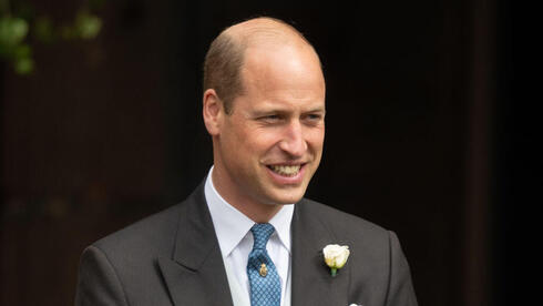 Prince William visits injured Gaza children in UK