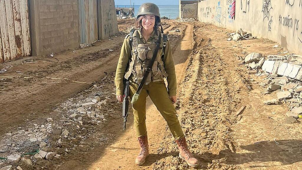 Noga inside Gaza. "The first woman in this position" boasts Guy (Photo: Courtesy) נגה בתוך עזה