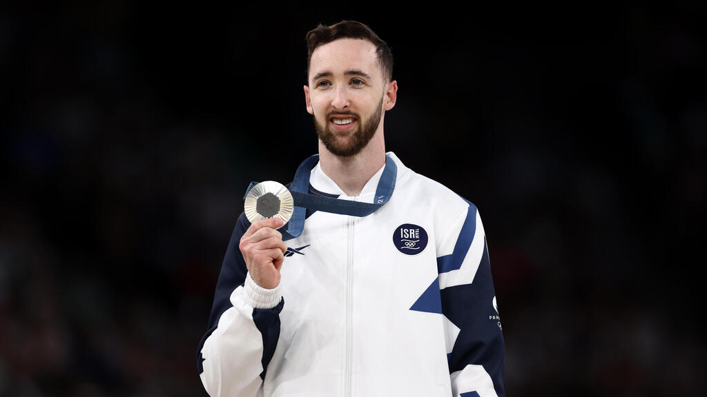 דולגופיאט ומדליית הכסף מפריז (צילום: Naomi Baker/Getty Images) דולגופיאט
