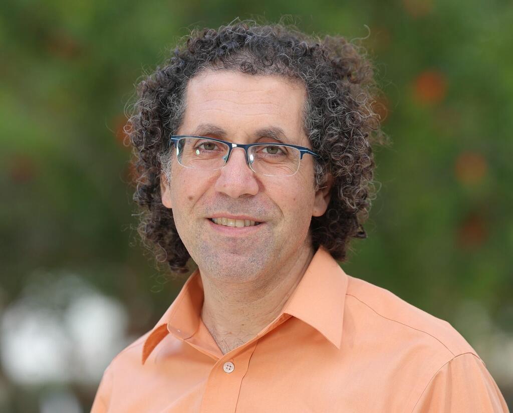 Dr. Henkin (Photo: Zvi Lin) ד"ר יוסף גיל (יגיל) הנקין