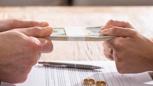 Аврех представился нищим и потребовал от бывшей жены алименты