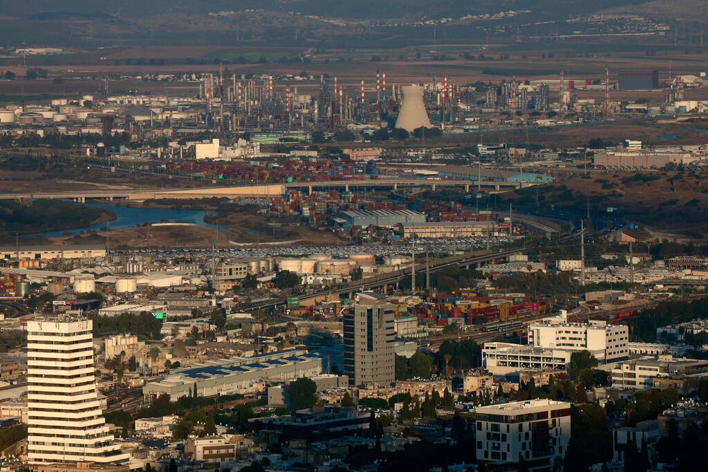 The air over Haifa (Photo: AFP) תמונת אווירה מחיפה - טרם מתקפה איראנית צפויה