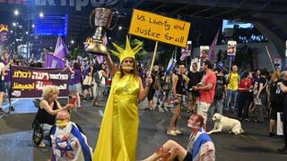 מחאה בצומת קפלן בקריאה לעסקת חטופים ושחרורם משבי חמאס ובדרישה לקיום בחירות והחלפת הממשלה מחאה בצומת קפלן בקריאה לעסקת חטופים ושחרורם משבי חמאס ובדרישה לקיום בחירות והחלפת הממשלה