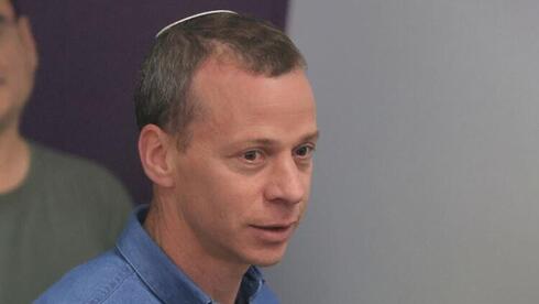 חדשות 12 סערה פנימית: דיון סוער על הסיקור בעזה - האם מתעלמים מהסבל של חפים מפשע?