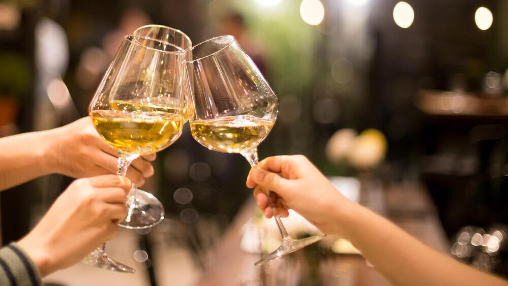 שתיית אלכוהול כוסות כוס יין