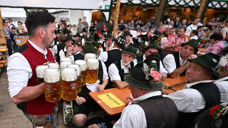 הבירות זורמות לשולחנות