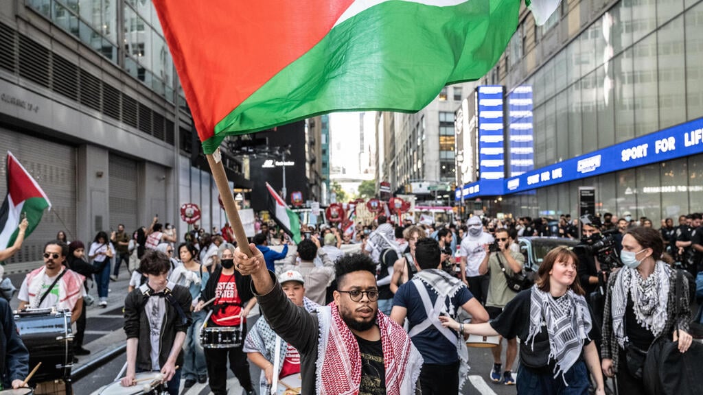 Pro-Palestinian rally in New York (Photo: Stephanie Keith/Getty Images) מחאות פרו-פלסטיניות בטיימס סקוור ניו יורק