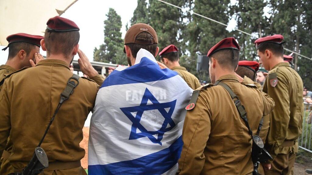 לווייתו של סרן בן ציון פלח בבית העלמין ניצני עוז-תנובות