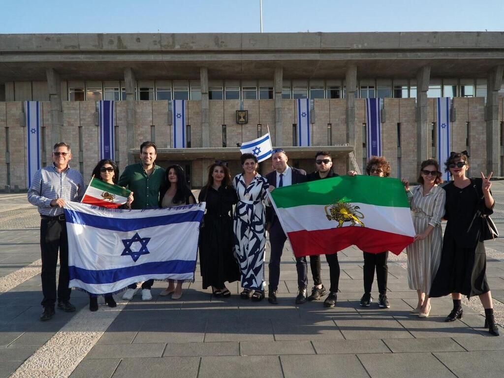 A delegation of Iranian exiles in the Israeli Knesset (Photo: Shahar Kleider Levi) משלחת של גולים איראנים בכנסת ישראל