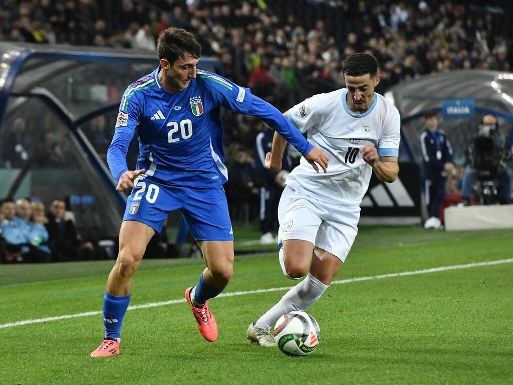 Israel’s national team player Doron Haziza against Italy’s Andrea Cambiaso (Photo: Jennifer Lorenzini/Reuters) שחקן נבחרת ישראל דולב חזיזה מול שחקן נבחרת איטליה אנדראה קמביאזו