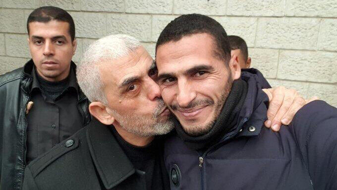 Al-Sharif with Sinwar יחיא סינוואר וחסן אסלייה צלם חדשות של CNN