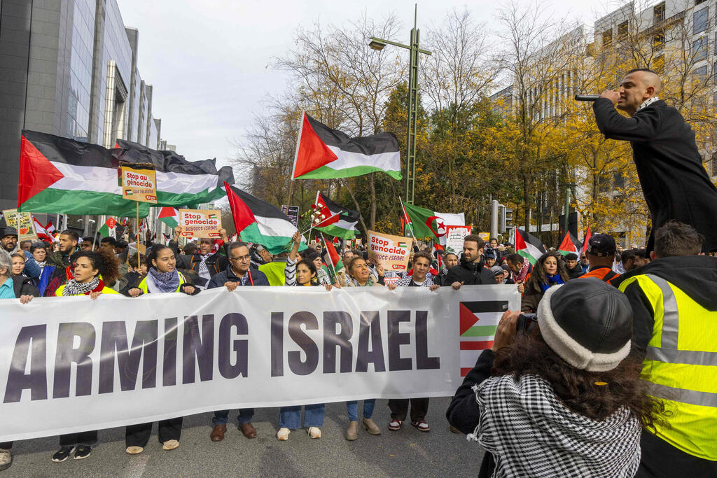 בריסל בלגיה מחאה פרו פלסטינית (צילום: NICOLAS MAETERLINCK / BELGA / AFP) בריסל בלגיה מחאה פרו פלסטינית