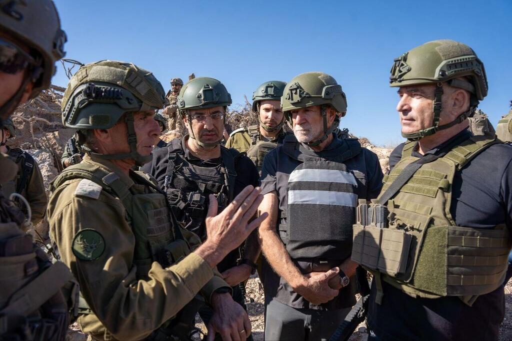 Northern municipal leaders in Lebanon with IDF forces (Photo: IDF) ראשי ראשויות מקו העימות נכנסו ללבנון עם צה"ל