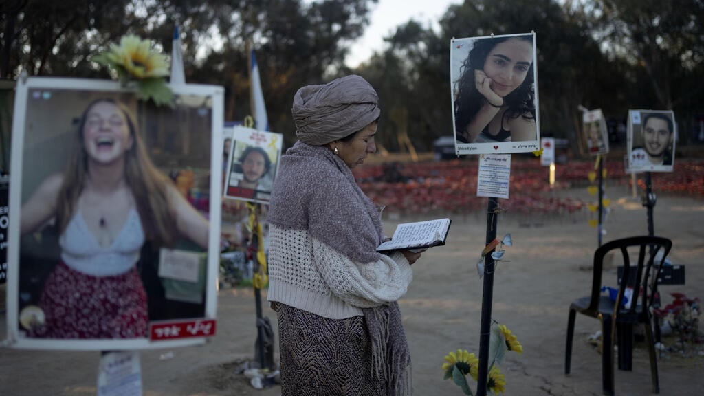 "אין לי כסף לאוכל, מאיפה אני אמור להשיג את הסכום?". אזור פסטיבל הנובה שנה לאחר הטבח (צילום: AP Photo/Maya Alleruzzo) אזור פסביטל נובה שנה לאחר הטבח