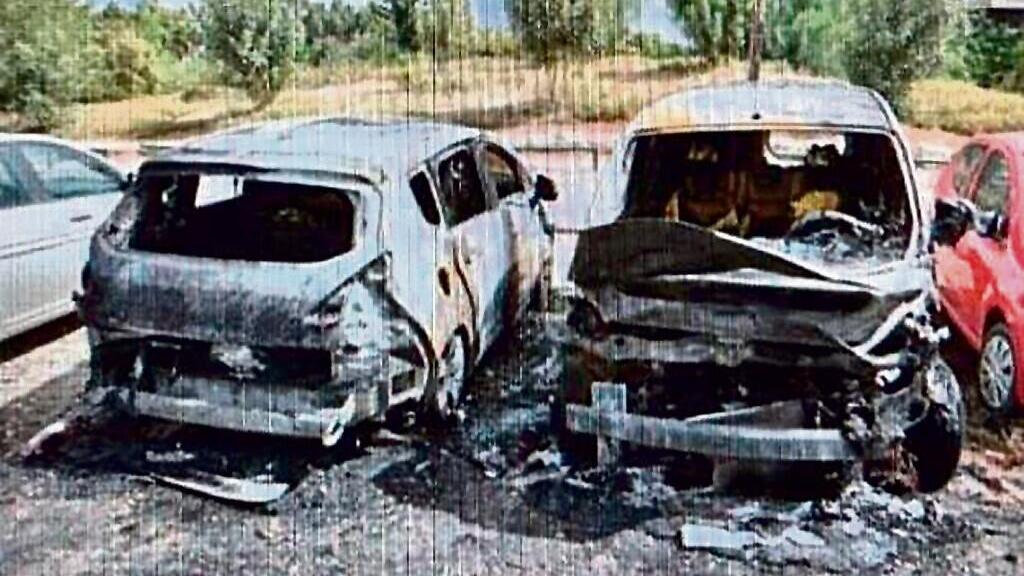 Vehicles allegedly set on fire by the suspect, Vladislav Victorsson (Photo: Israel Police) הרכבים שהוצתו על פי האישום על ידי ולדיסלב ויקטורסון