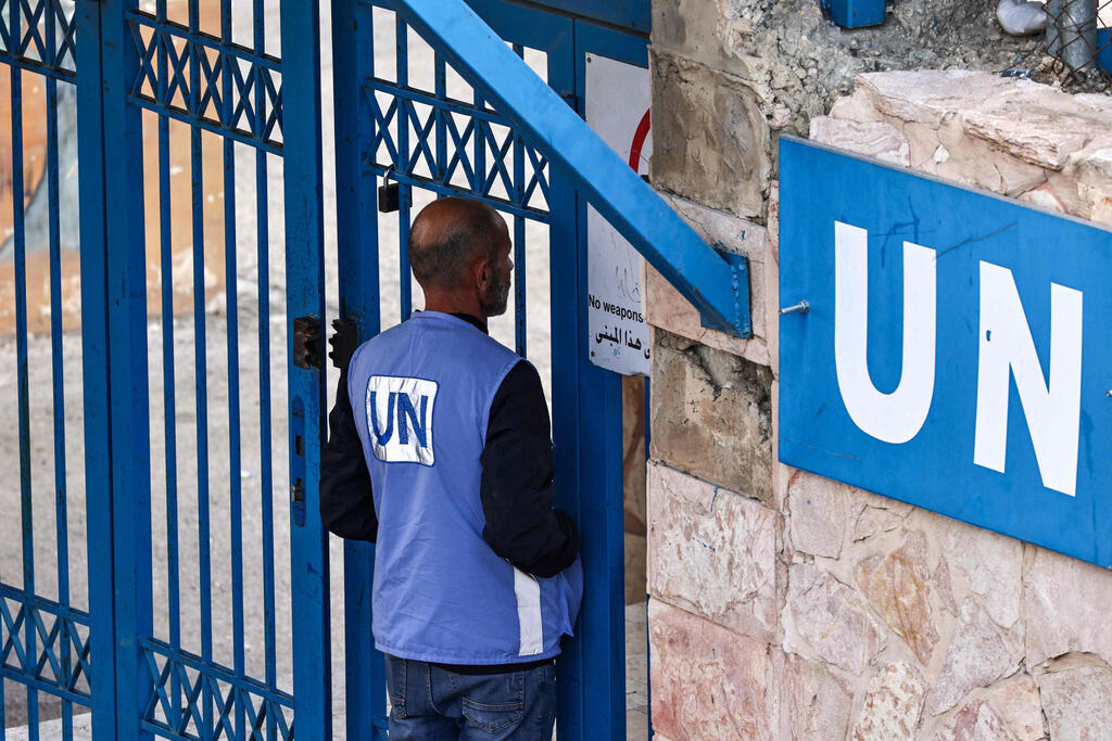 "לא הגענו בחיים למצב כזה, בושה". בית ספר של אונר"א באזור רמאללה (צילום: Zain JAAFAR / AFP) בית ספר של האו"ם במחנה הפליטים ג'לזון