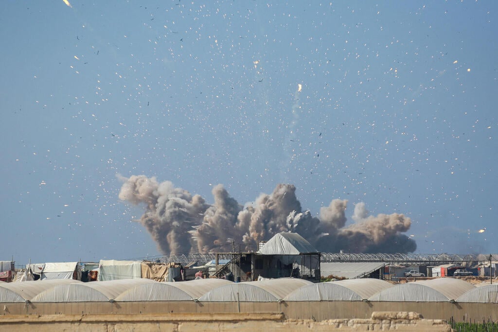 תקיפה של צה''ל בחאן יונס (צילום: Bashar TALEB / AFP) חאן יונס