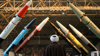 תצוגת טילים איראניים במוזיאון הכוח האווירי של משמרות המהפכה האסלאמית (IRGC) בטהראן